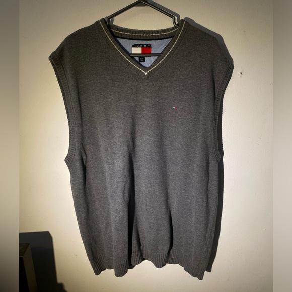 TOMMY HILFIGER grey thick knit sleeveless vest - Picture 2 of 4